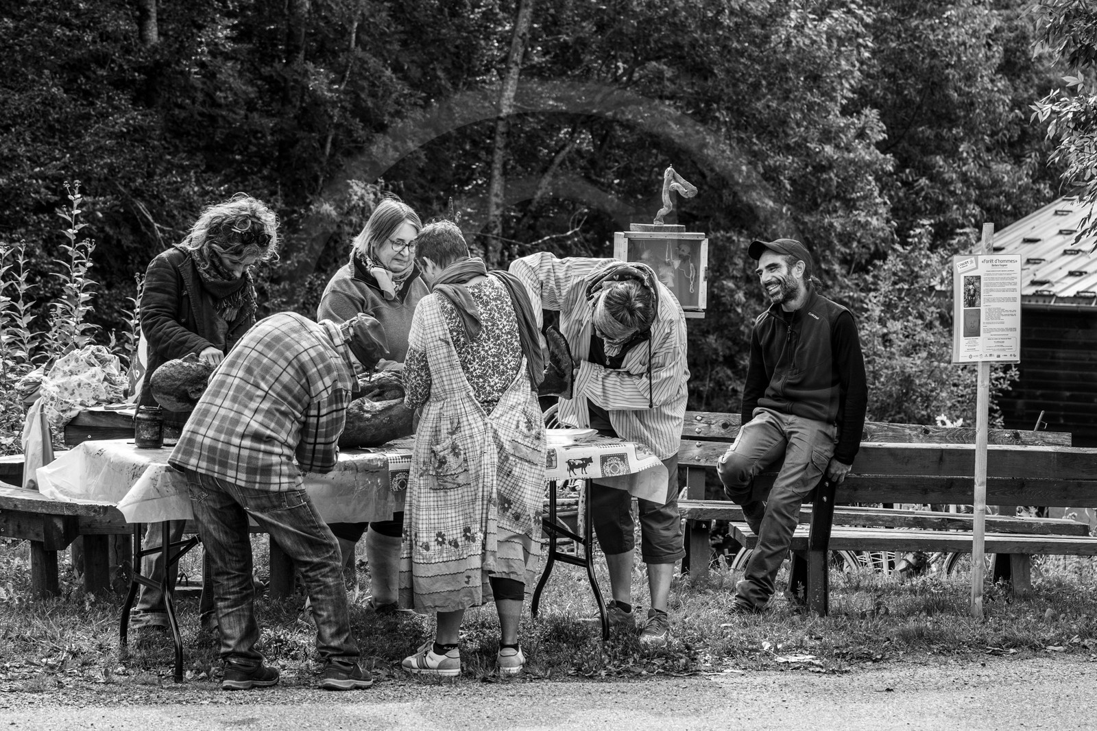 Création de l'homme de l'Ouort Marcel Joli Coeur : pose d'un enduit noir