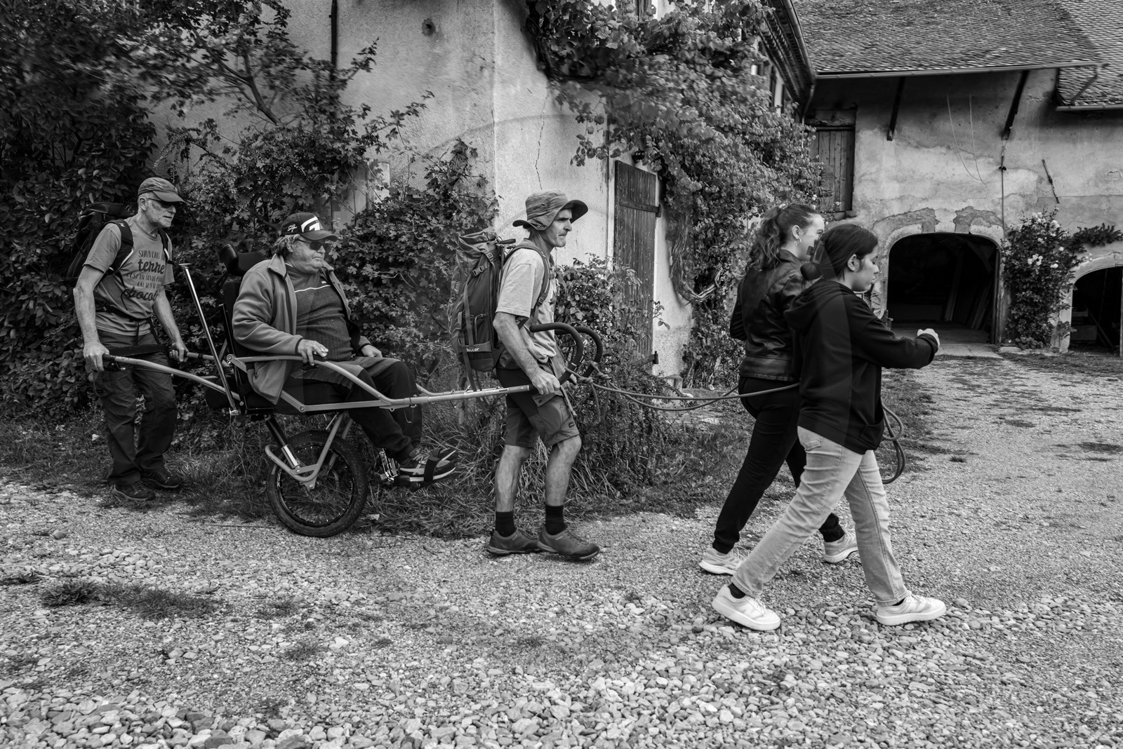 25 septembre 2024 : Promenade en joelette avec Bruno, accompagnateur en montagne et des élèves du lycée Sévigné de Gap