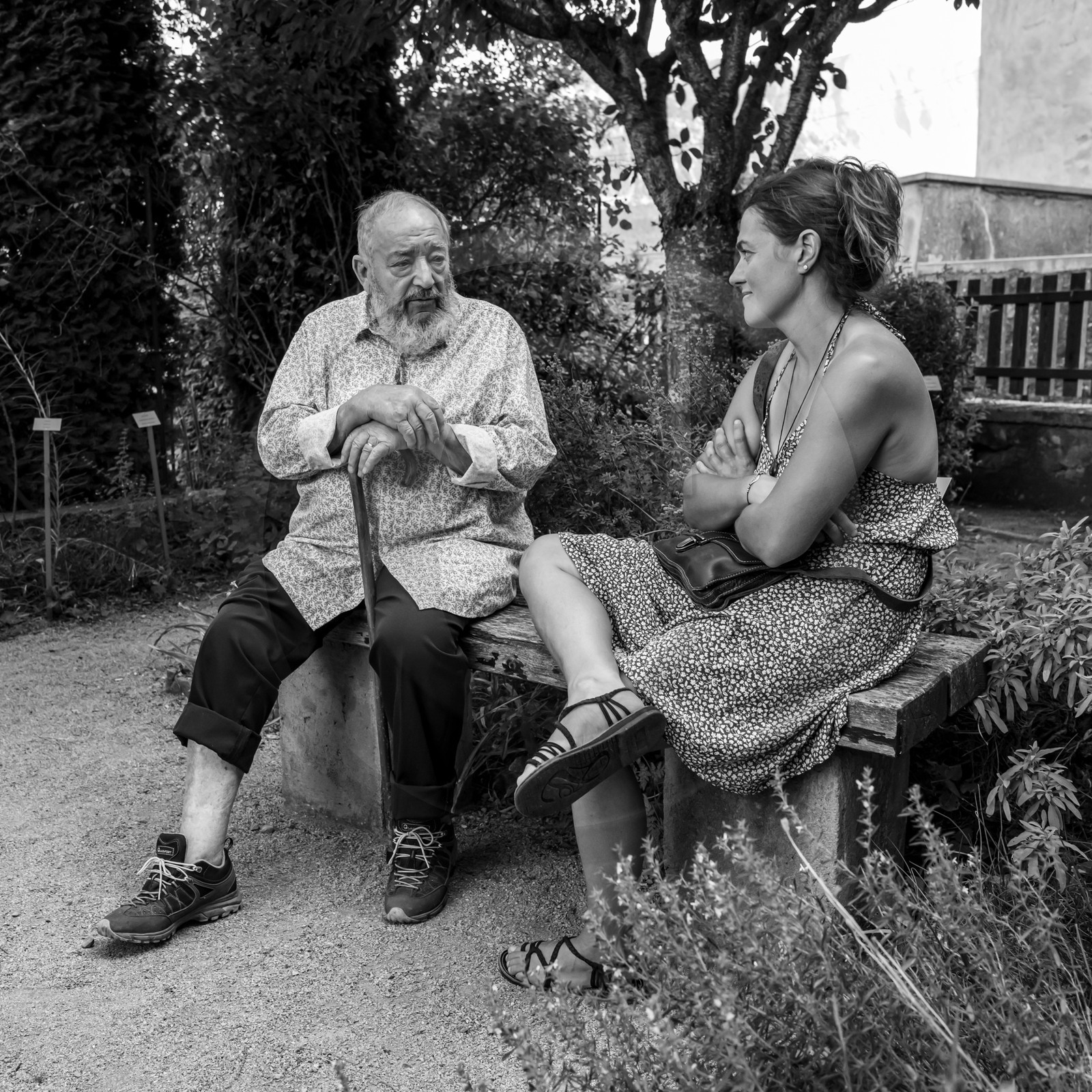 28 août 2024 : A la Maison de la Botanique du Noyer en Champsaur. Visite de l'exposition L comme laine, lien, lieu. Lectures par Les Colporteurs. Collages sur les photographies de Denis Lebioda