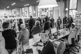 Vernissage de l'exposition L comme laine, lien, lieu à la médiathèque de St-Bonnet-en-Champsaur