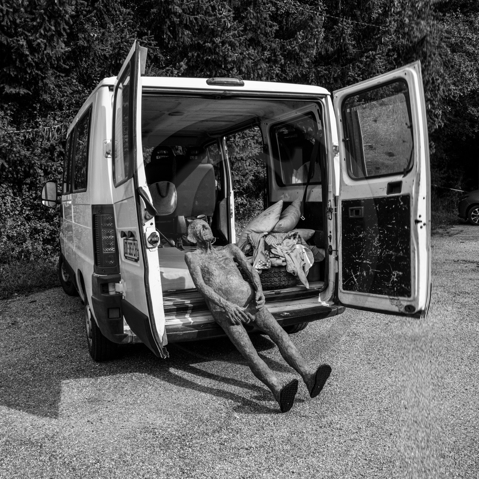 Création de l'homme de l'Ouort Marcel Joli Coeur : pose d'un enduit noir