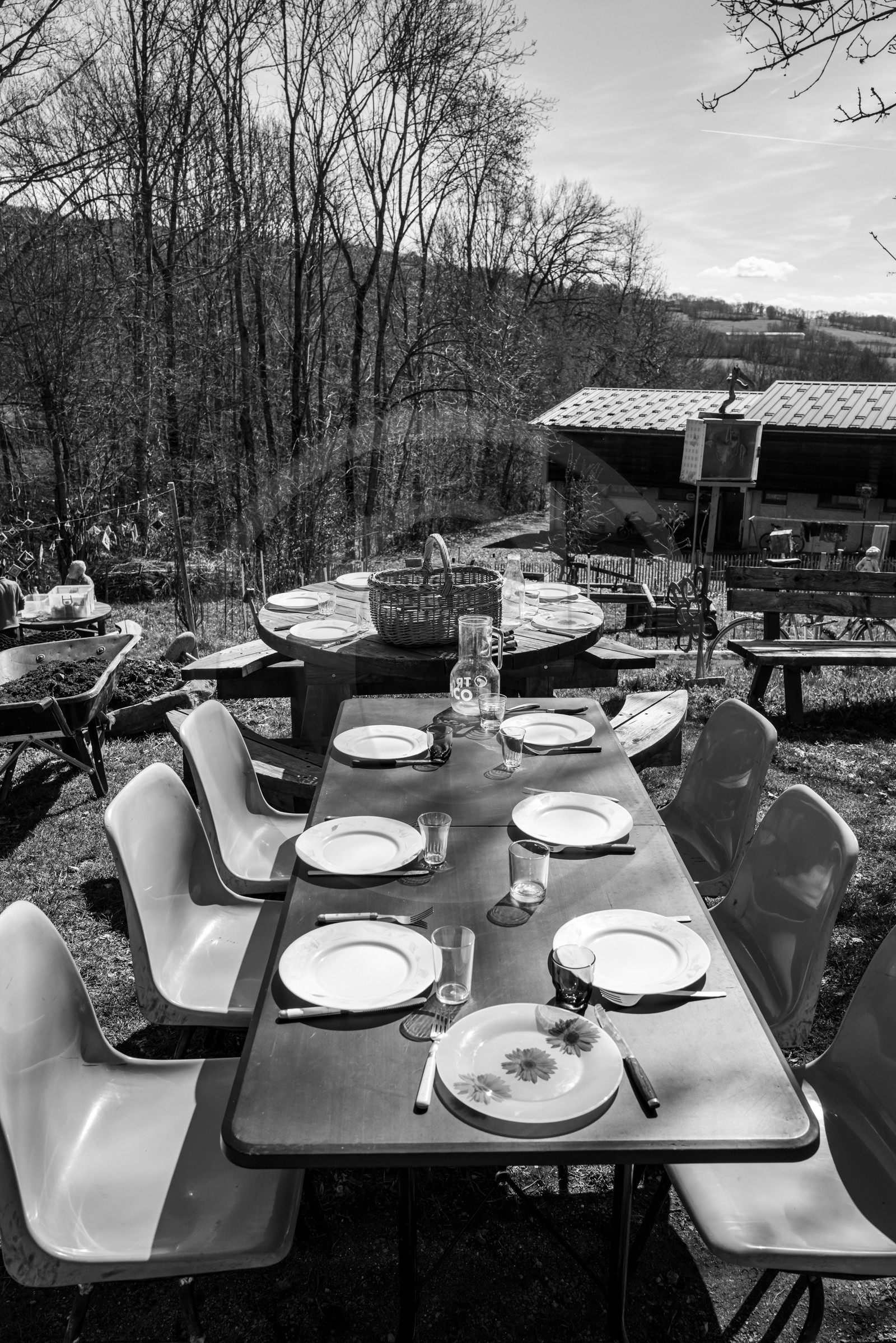 20 mars 2024 : Création d'une spirale aromatique par des bénévoles d'Unicités en Service Civique