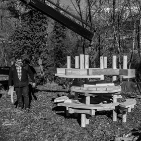 Livraison des tables réalisées par le lycée Poutrain
