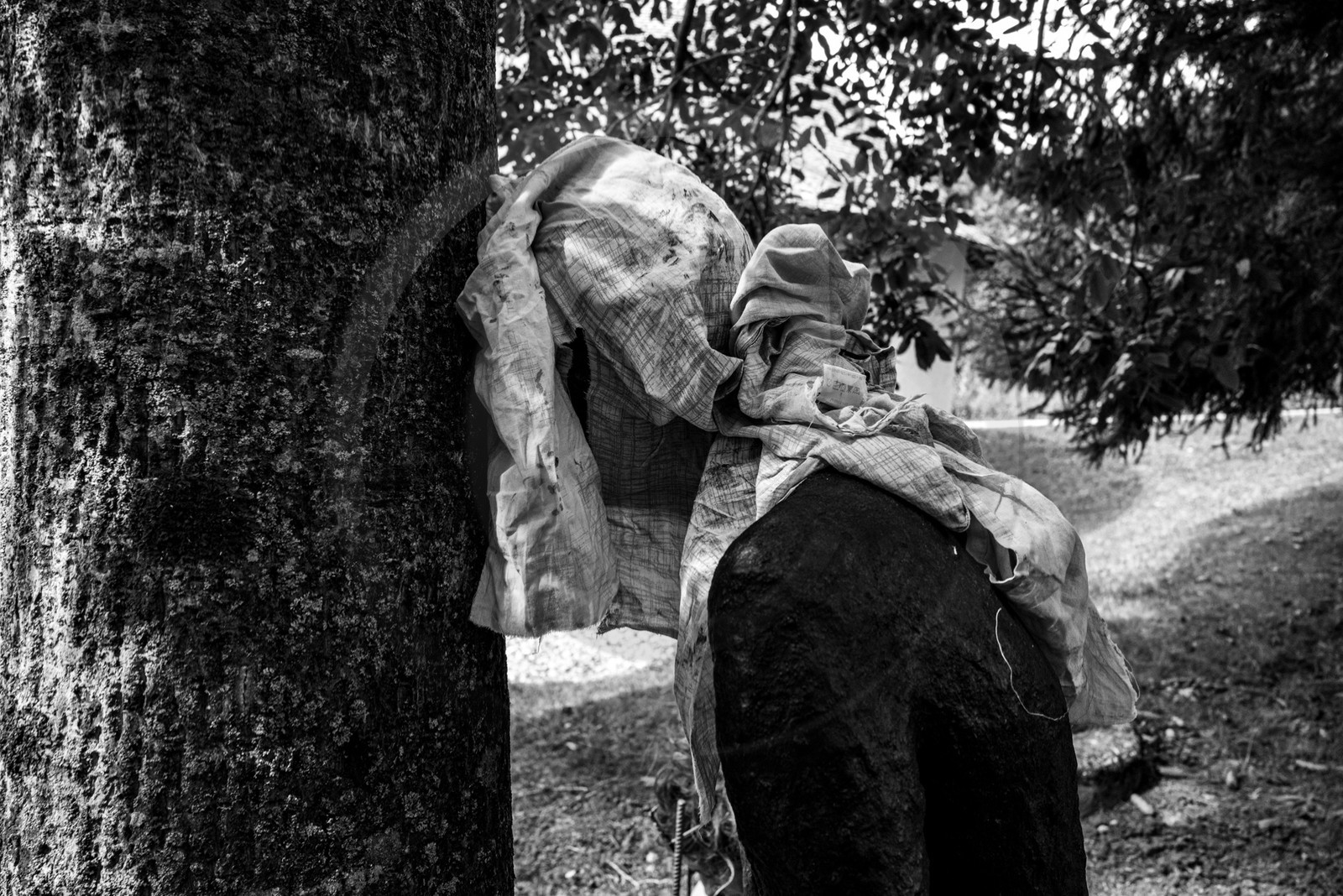 Création de l'homme de l'Ouort Marcel Joli Coeur : pose d'un enduit noir