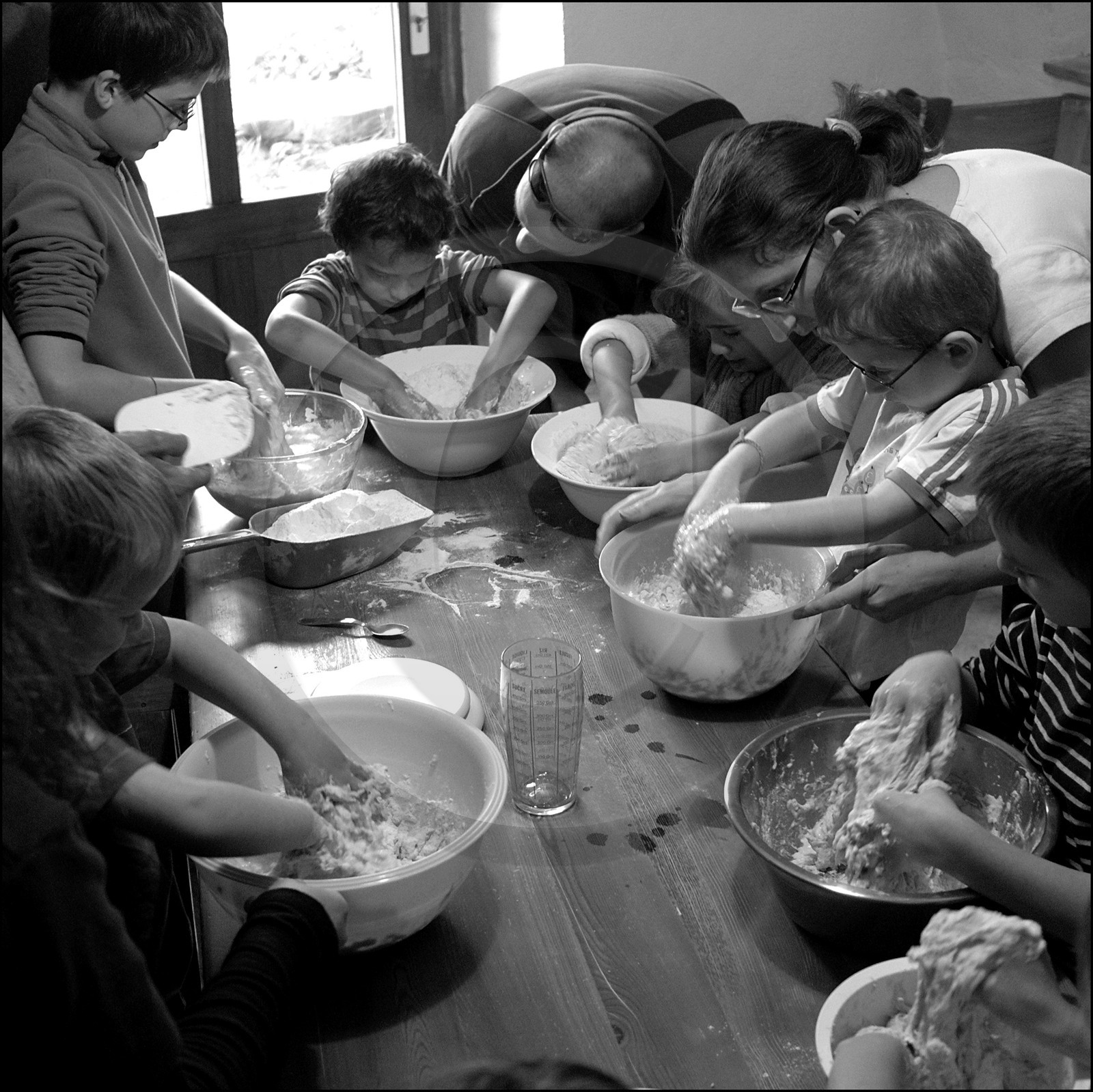 Les enfants des Amapiens font leur pain...