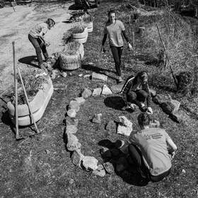 20 mars 2024 : Création d'une spirale aromatique par des bénévoles d'Unicités en Service Civique