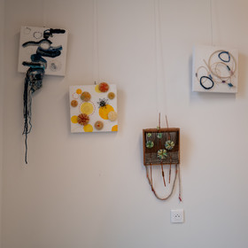 Exposition L comme laine, lien, lieu à la médiathèque de St-Bonnet-en-Champsaur