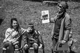 08 mai 2024 : Jeanne Alcaraz, cheffe de choeur, de retour à l'Ouort après la belle aventure 2023 où elle avait animé une chorale participative.