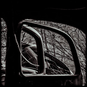 Un cimetière de voitures