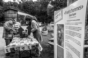 Création de l'homme de l'Ouort Marcel Joli Coeur : pose d'un enduit noir
