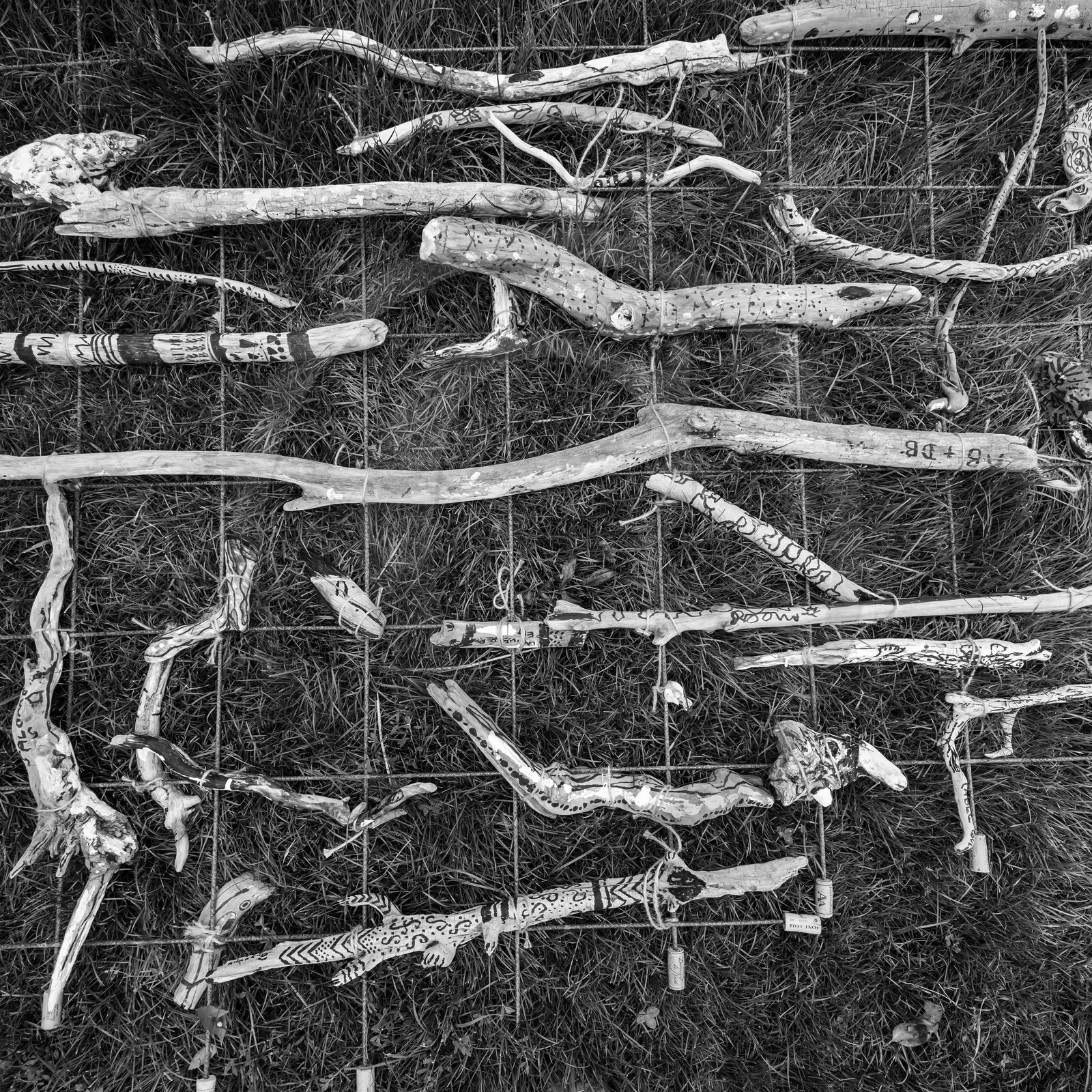 21 août 2019 : installation d'une oeuvre en bois flotté