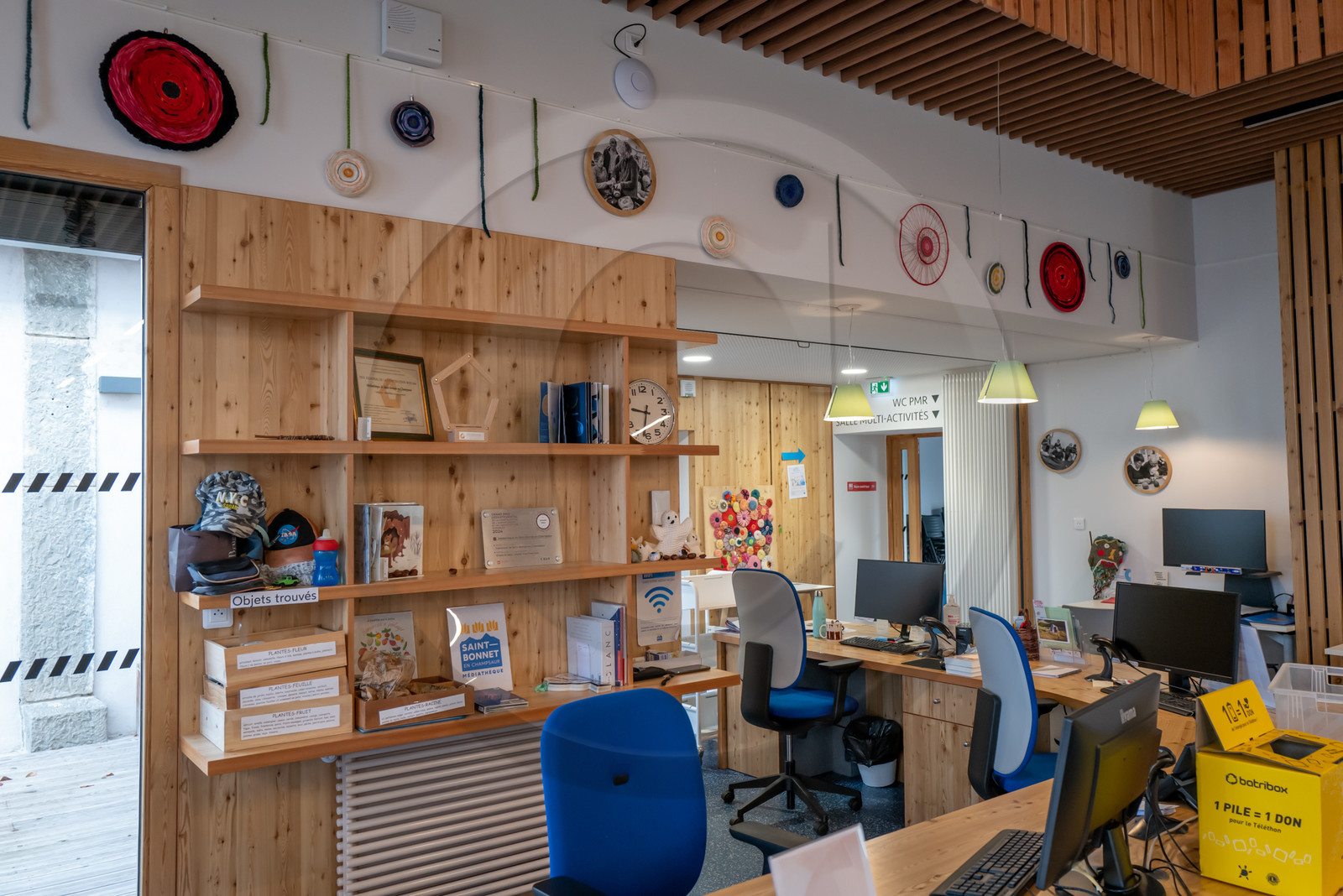 Exposition L comme laine, lien, lieu à la médiathèque de St-Bonnet-en-Champsaur