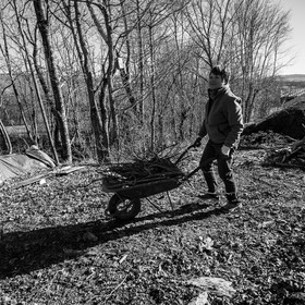Livraison des tables réalisées par le lycée Poutrain