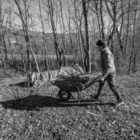 Livraison des tables réalisées par le lycée Poutrain