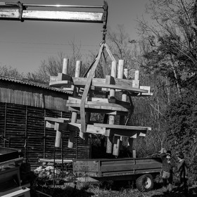Livraison des tables réalisées par le lycée Poutrain