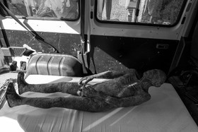 Création de l'homme de l'Ouort Marcel Joli Coeur : pose d'un enduit noir