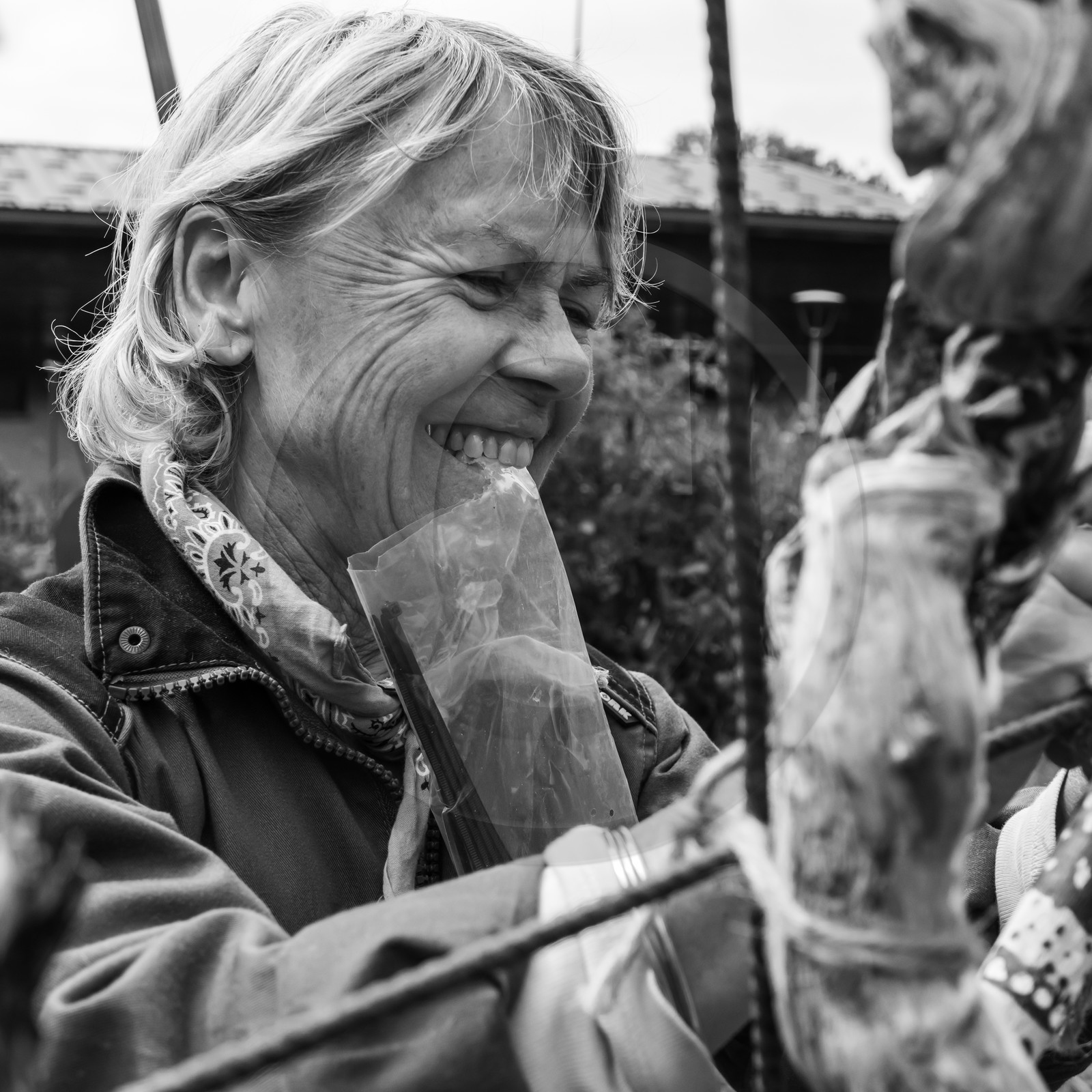 21 août 2019 : installation d'une oeuvre en bois flotté