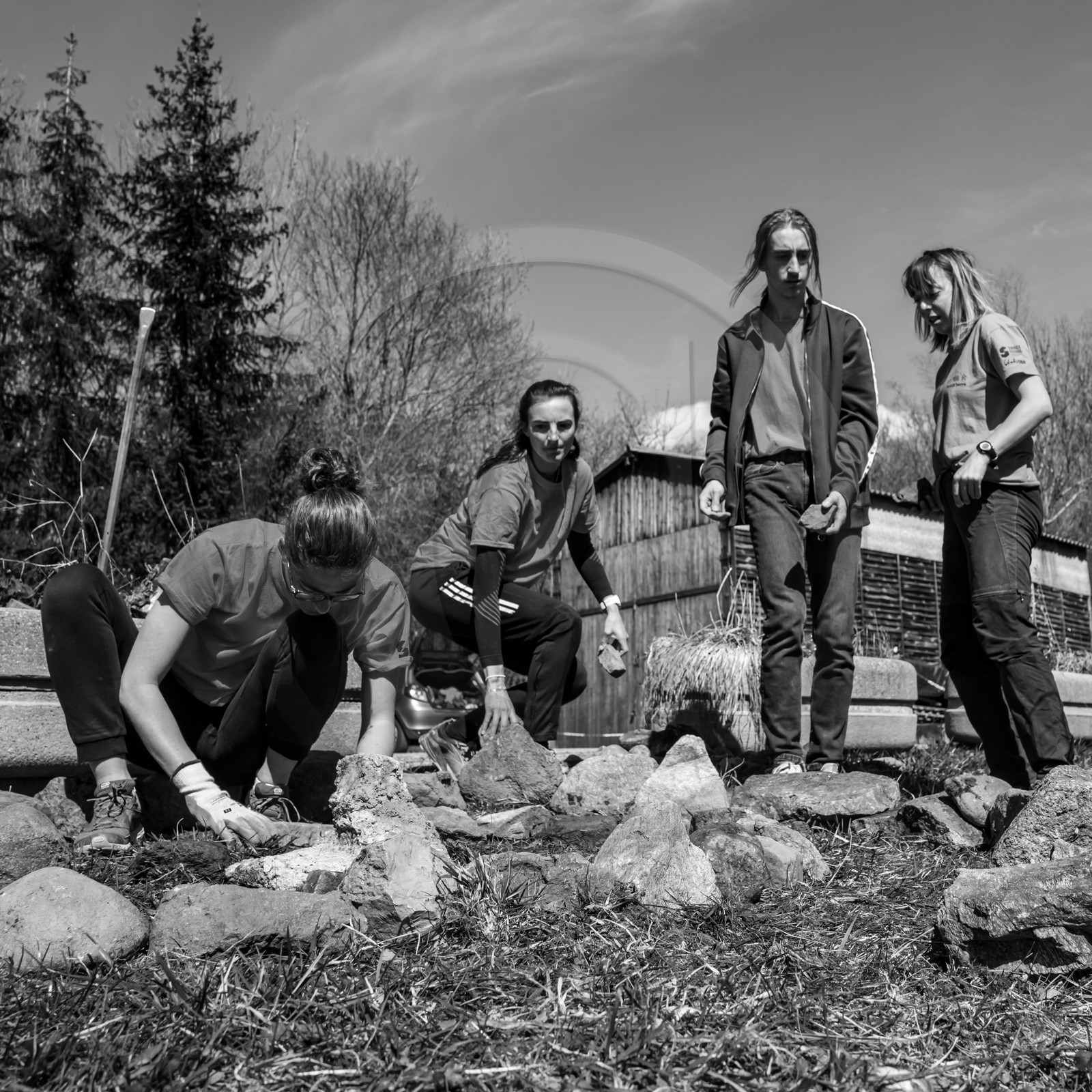 20 mars 2024 : Création d'une spirale aromatique par des bénévoles d'Unicités en Service Civique