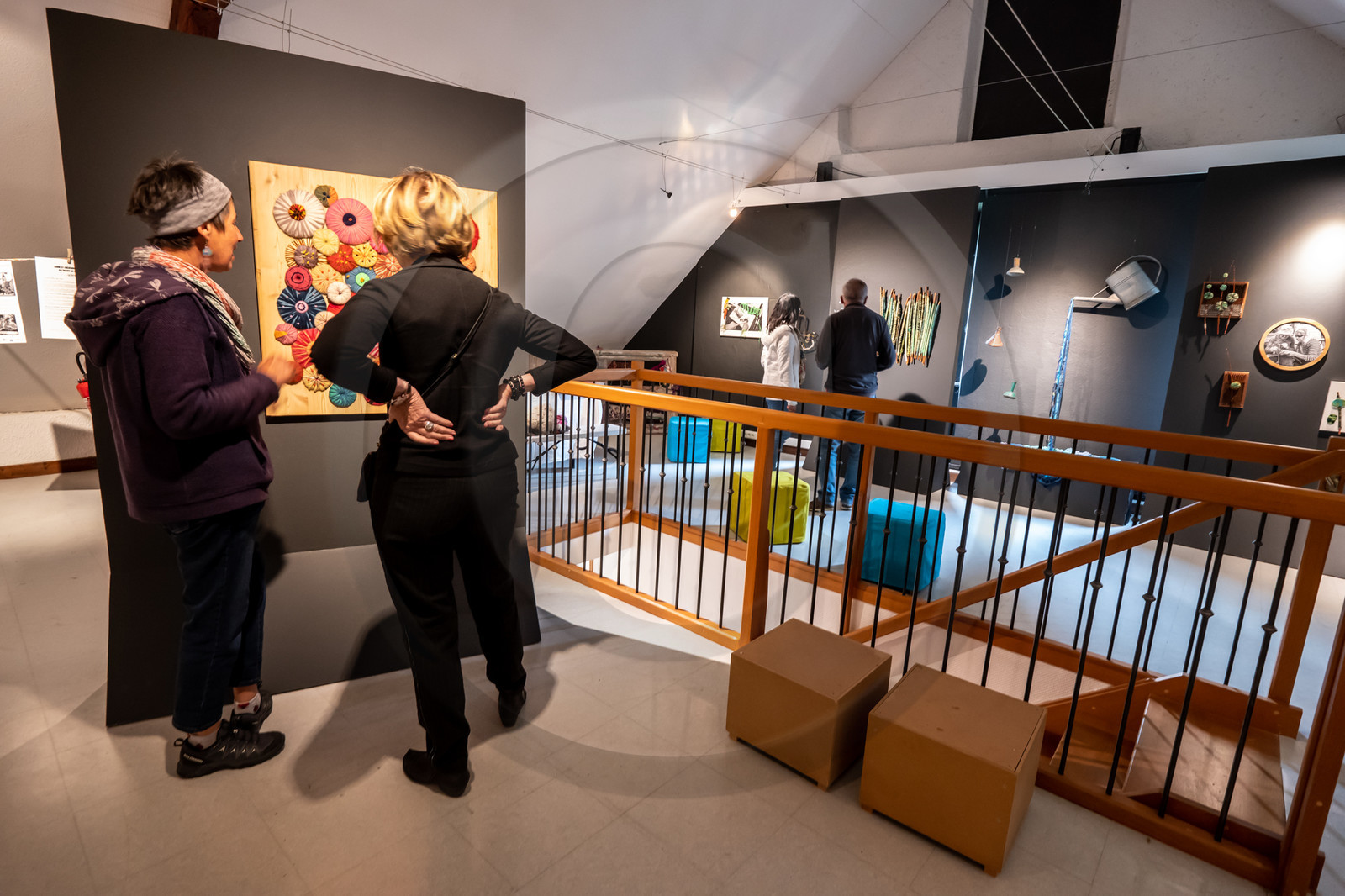 Exposition L comme laine, lien, lieu conçue par l'Ouort de Benevènt, sous la houlette de Claudine Meyer, artiste plasticienne, accompagnée de photographies de Denis Lebioda. Une proposition de la Communauté de Communes du Champsaur - Valgaudemar et de son service culturel.