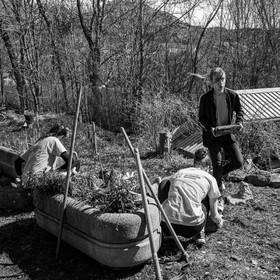 20 mars 2024 : Création d'une spirale aromatique par des bénévoles d'Unicités en Service Civique