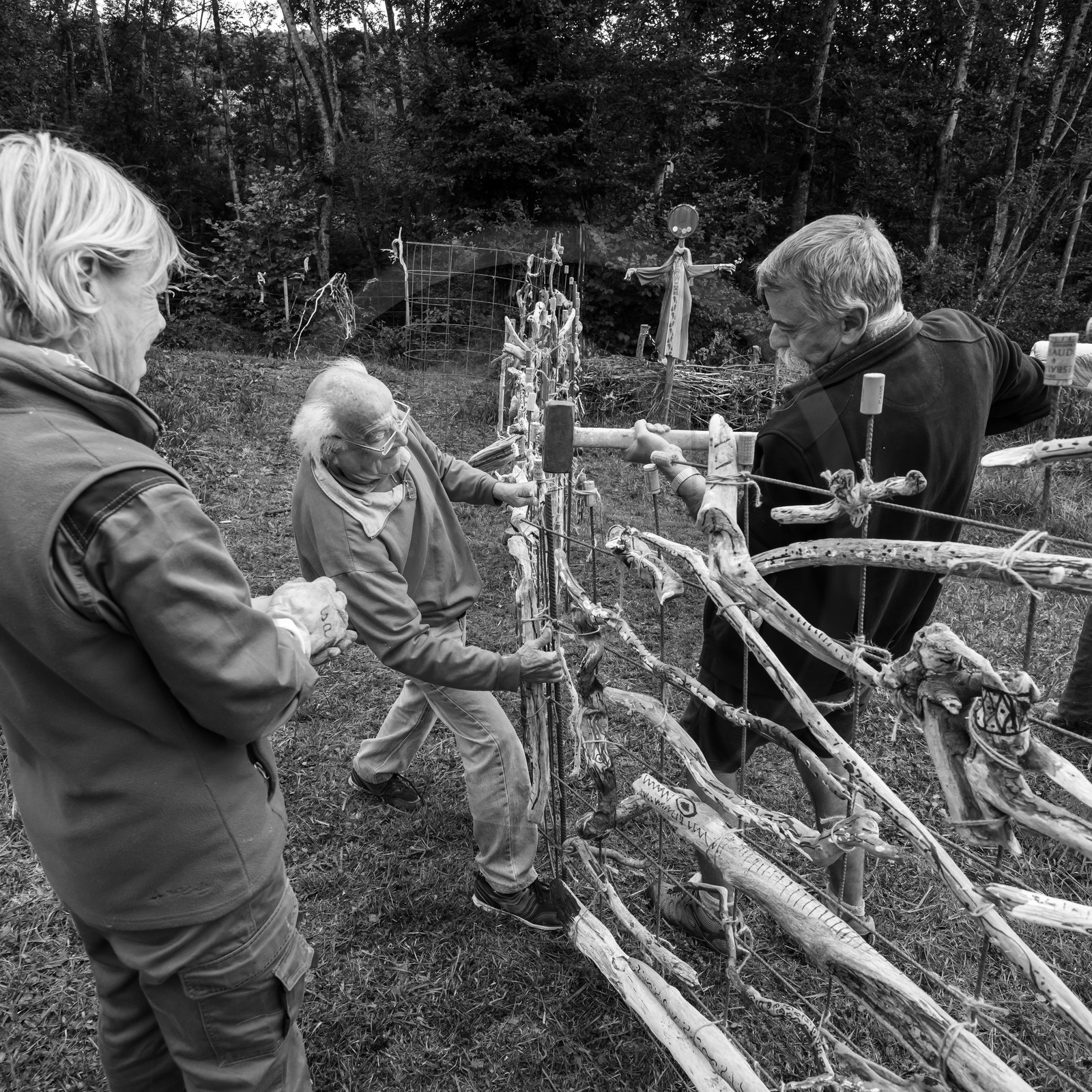 21 août 2019 : installation d'une oeuvre en bois flotté