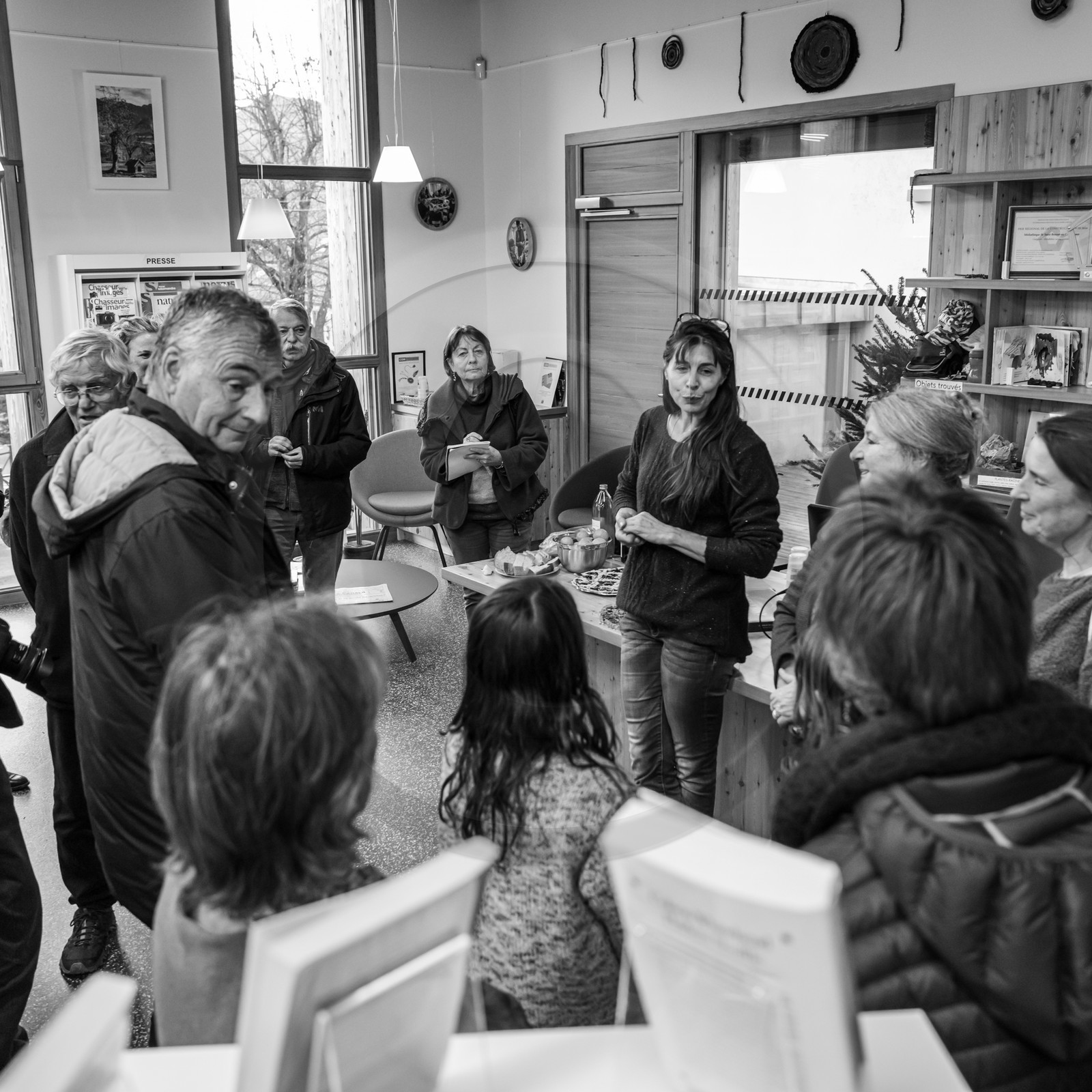 Vernissage de l'exposition L comme laine, lien, lieu à la médiathèque de St-Bonnet-en-Champsaur