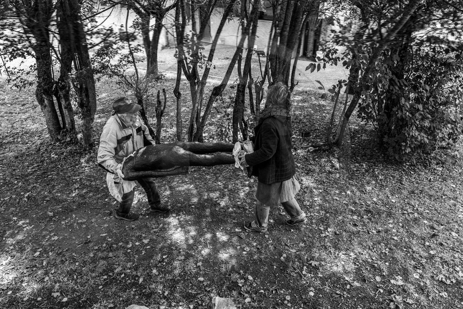 Création de l'homme de l'Ouort Marcel Joli Coeur : pose d'un enduit noir