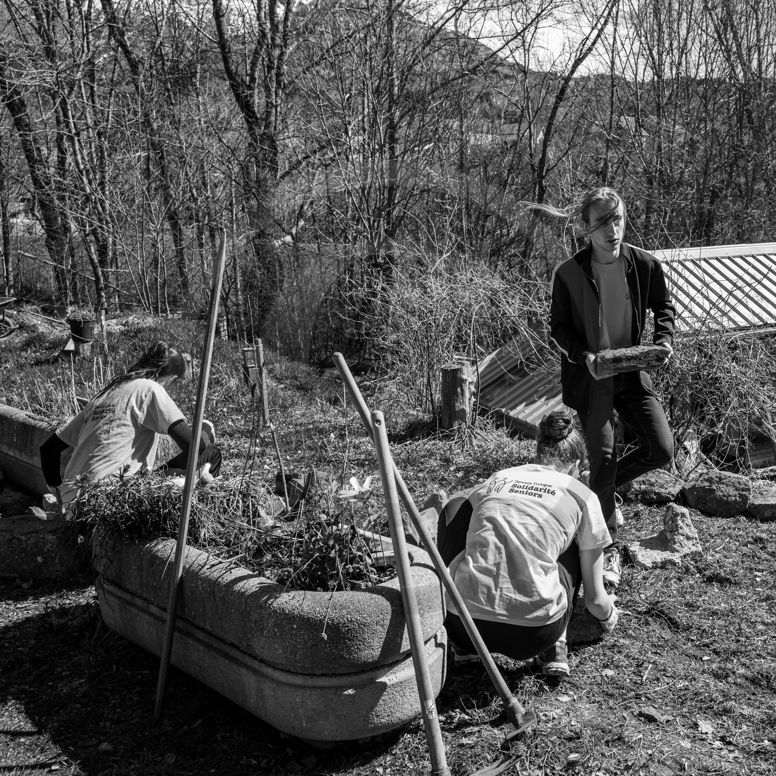 20 mars 2024 : Création d'une spirale aromatique par des bénévoles d'Unicités en Service Civique
