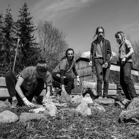 20 mars 2024 : Création d'une spirale aromatique par des bénévoles d'Unicités en Service Civique