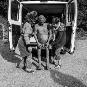 Création de l'homme de l'Ouort Marcel Joli Coeur : pose d'un enduit noir