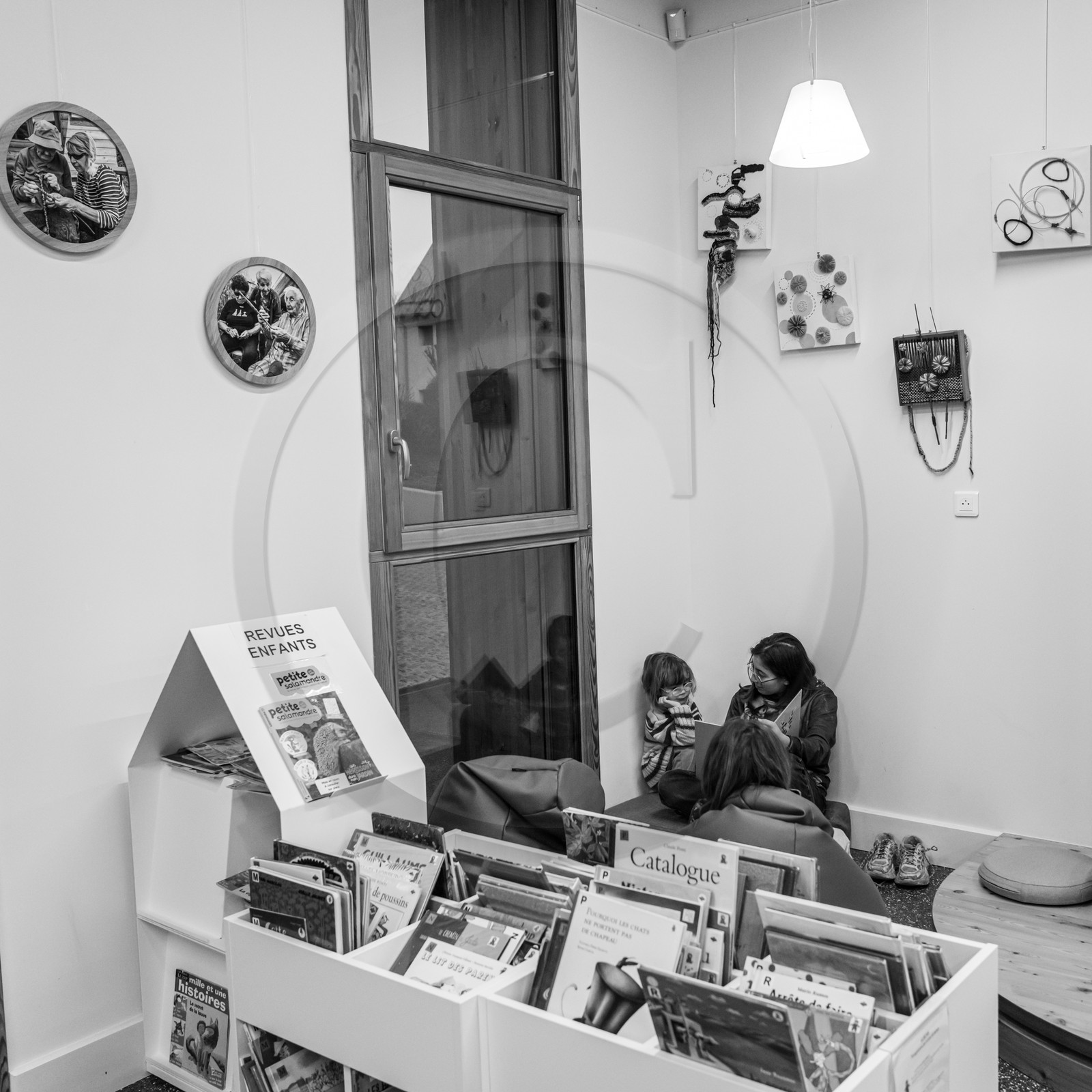 Vernissage de l'exposition L comme laine, lien, lieu à la médiathèque de St-Bonnet-en-Champsaur