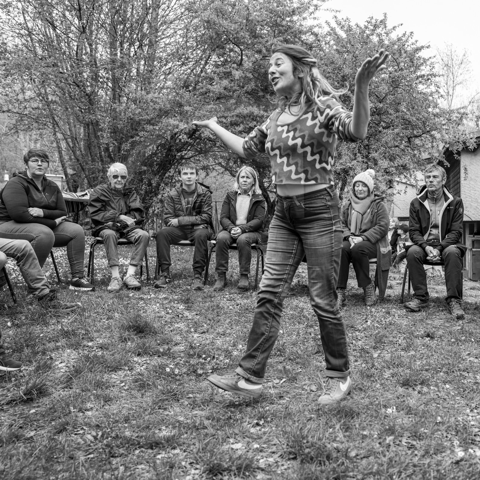 08 mai 2024 : Jeanne Alcaraz, cheffe de choeur, de retour à l'Ouort après la belle aventure 2023 où elle avait animé une chorale participative.