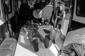 Création de l'homme de l'Ouort Marcel Joli Coeur : pose d'un enduit noir