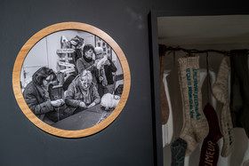 Exposition L comme laine, lien, lieu conçue par l'Ouort de Benevènt, sous la houlette de Claudine Meyer, artiste plasticienne, accompagnée de photographies de Denis Lebioda. Une proposition de la Communauté de Communes du Champsaur - Valgaudemar et de son service culturel.