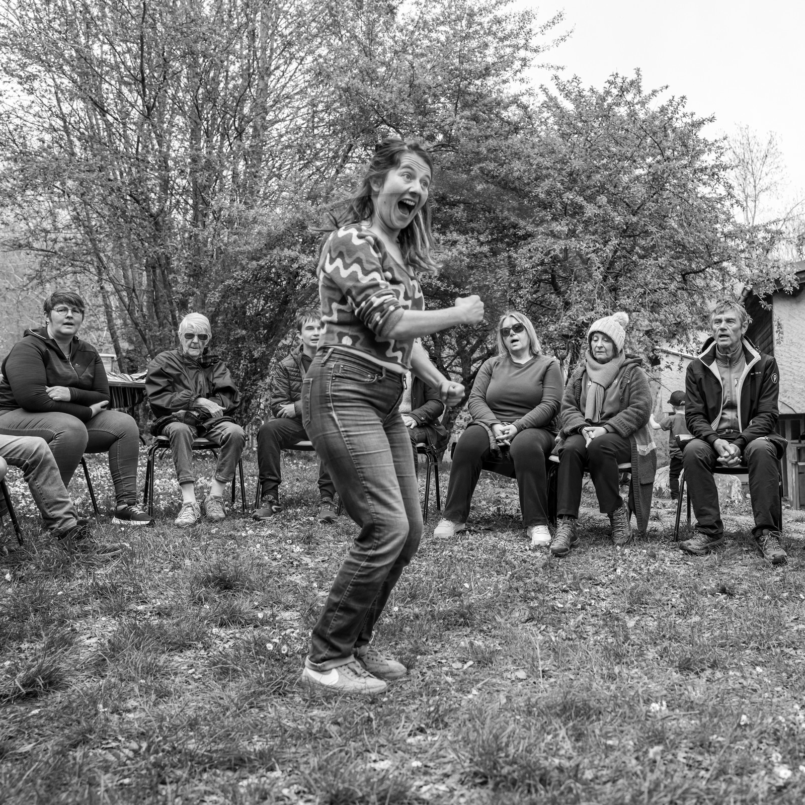 08 mai 2024 : Jeanne Alcaraz, cheffe de choeur, de retour à l'Ouort après la belle aventure 2023 où elle avait animé une chorale participative.