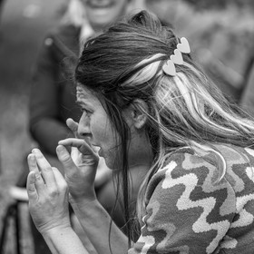 08 mai 2024 : Jeanne Alcaraz, cheffe de choeur, de retour à l'Ouort après la belle aventure 2023 où elle avait animé une chorale participative.