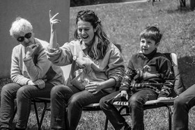 08 mai 2024 : Jeanne Alcaraz, cheffe de choeur, de retour à l'Ouort après la belle aventure 2023 où elle avait animé une chorale participative.