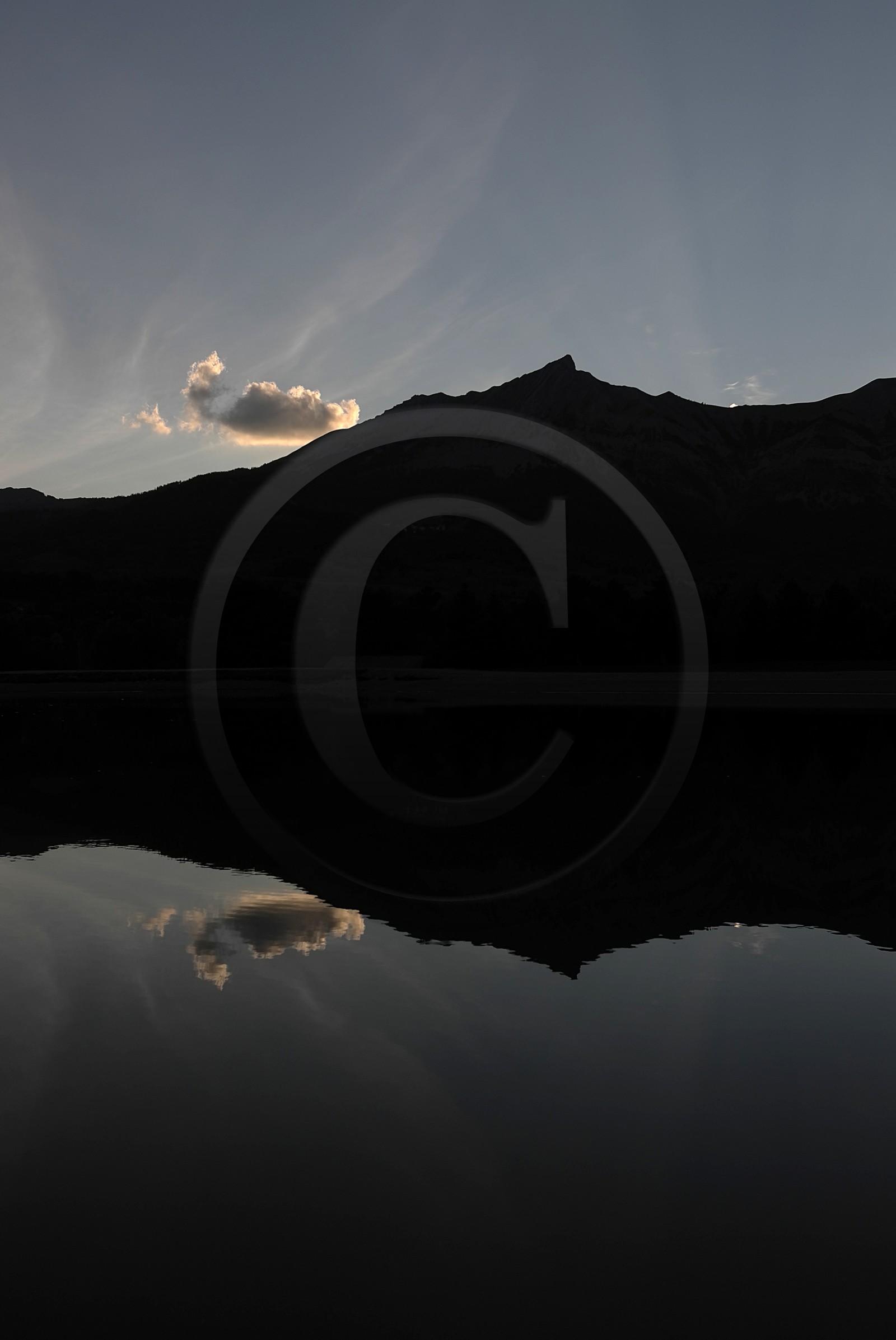 Le plan d'eau du Champsaur à Saint-Julien en Champsaur (Hautes-Alpes)