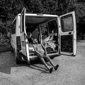 Création de l'homme de l'Ouort Marcel Joli Coeur : pose d'un enduit noir