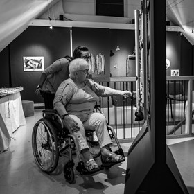 28 août 2024 : A la Maison de la Botanique du Noyer en Champsaur. Visite de l'exposition L comme laine, lien, lieu. Lectures par Les Colporteurs. Collages sur les photographies de Denis Lebioda