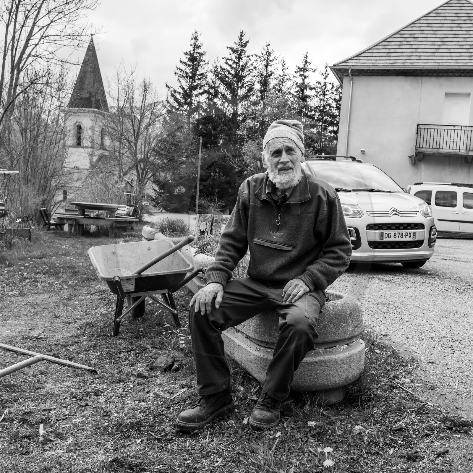 21 avril : jardinage, collages, peinture