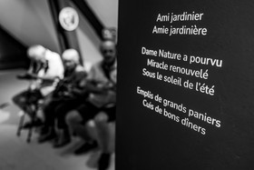 28 août 2024 : A la Maison de la Botanique du Noyer en Champsaur. Visite de l'exposition L comme laine, lien, lieu. Lectures par Les Colporteurs. Collages sur les photographies de Denis Lebioda