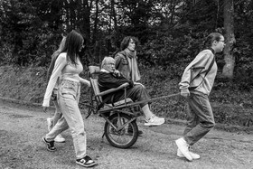 25 septembre 2024 : Promenade en joelette avec Bruno, accompagnateur en montagne et des élèves du lycée Sévigné de Gap