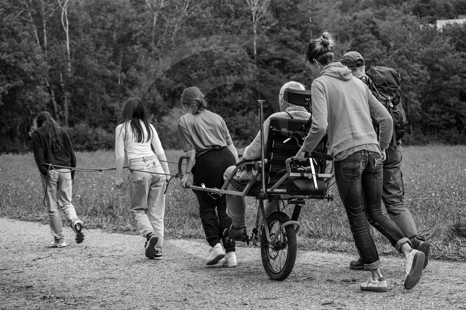 25 septembre 2024 : Promenade en joelette avec Bruno, accompagnateur en montagne et des élèves du lycée Sévigné de Gap