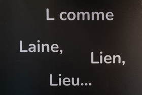 Exposition L comme laine, lien, lieu conçue par l'Ouort de Benevènt, sous la houlette de Claudine Meyer, artiste plasticienne, accompagnée de photographies de Denis Lebioda. Une proposition de la Communauté de Communes du Champsaur - Valgaudemar et de son service culturel.