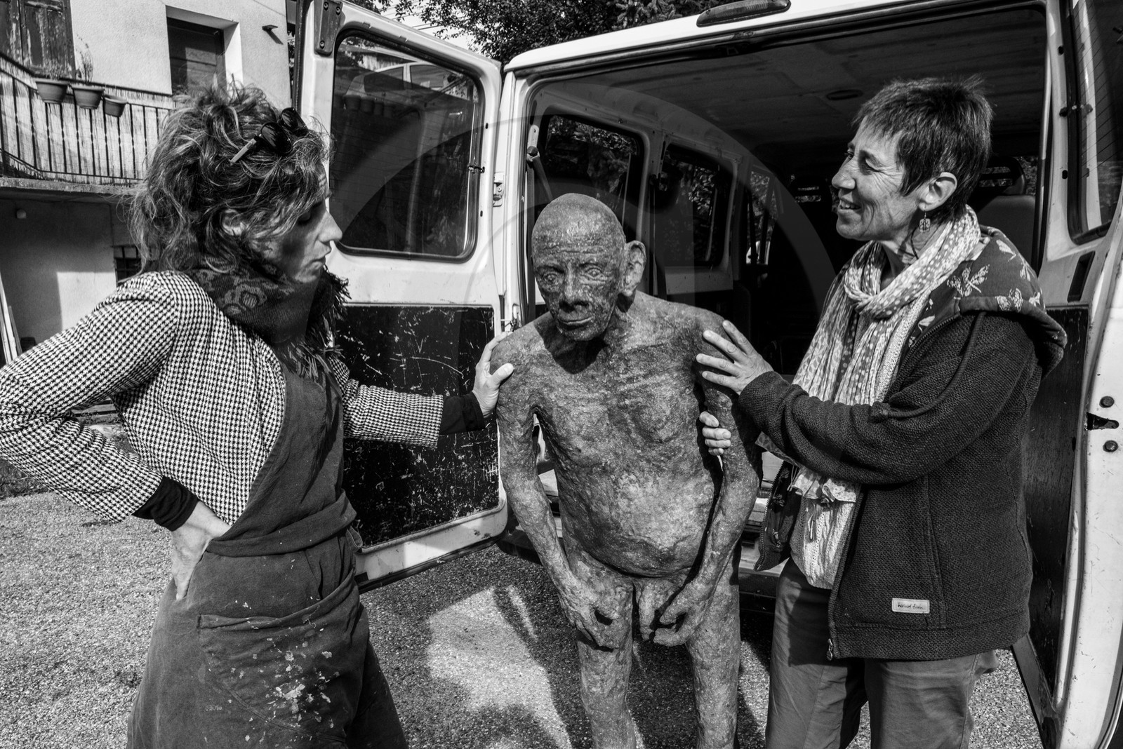 Création de l'homme de l'Ouort Marcel Joli Coeur : pose d'un enduit noir