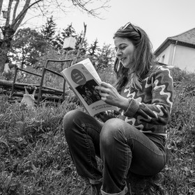 08 mai 2024 : Jeanne Alcaraz, cheffe de choeur, de retour à l'Ouort après la belle aventure 2023 où elle avait animé une chorale participative.