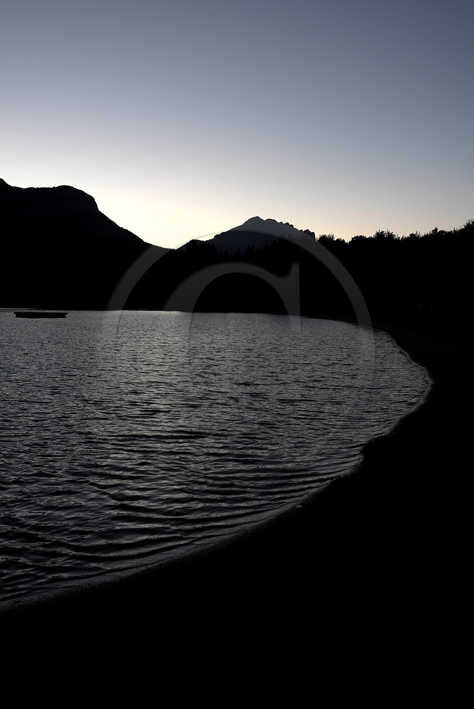 Le plan d'eau du Champsaur à Saint-Julien en Champsaur (Hautes-Alpes)