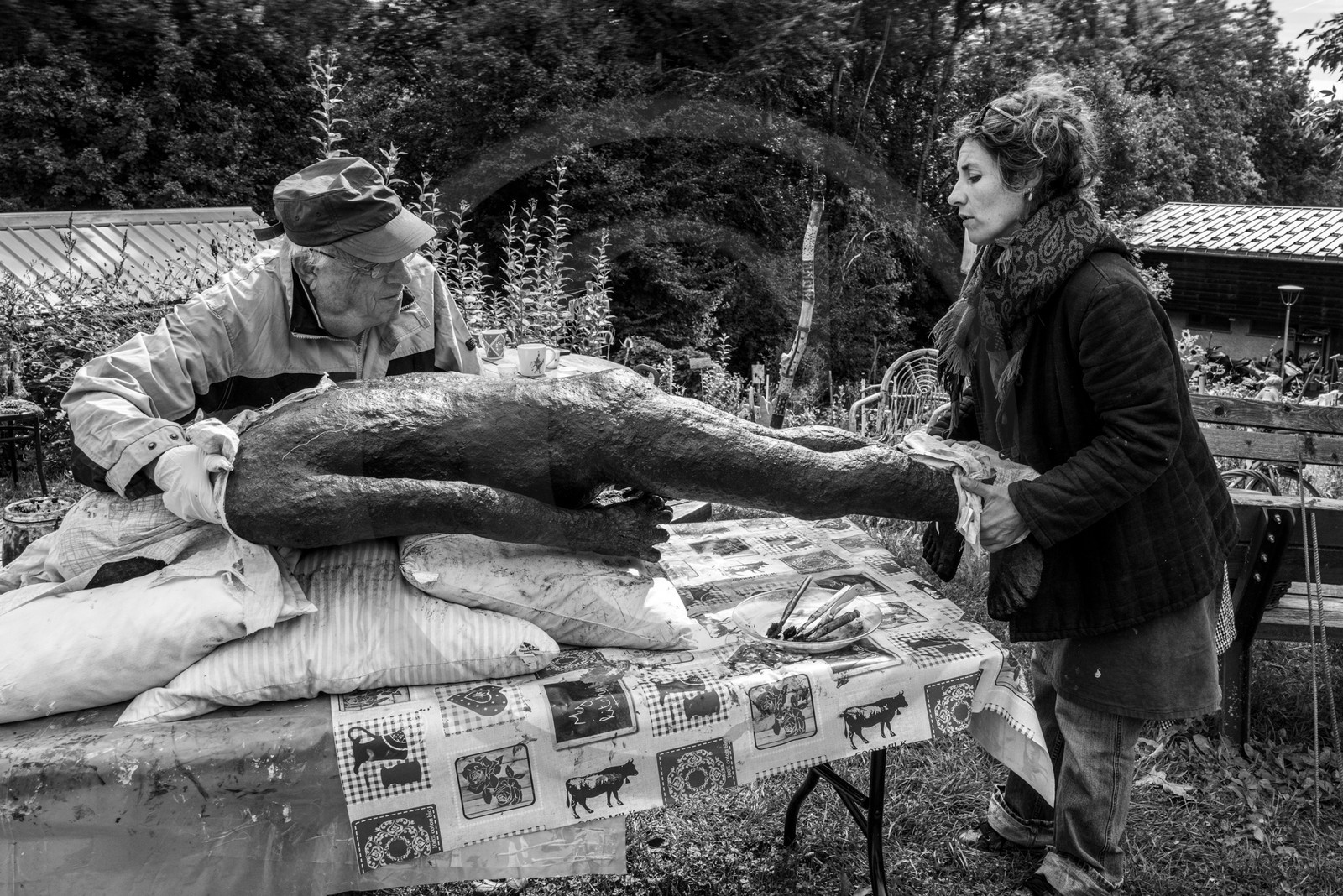 Création de l'homme de l'Ouort Marcel Joli Coeur : pose d'un enduit noir
