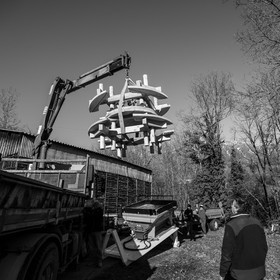 Livraison des tables réalisées par le lycée Poutrain